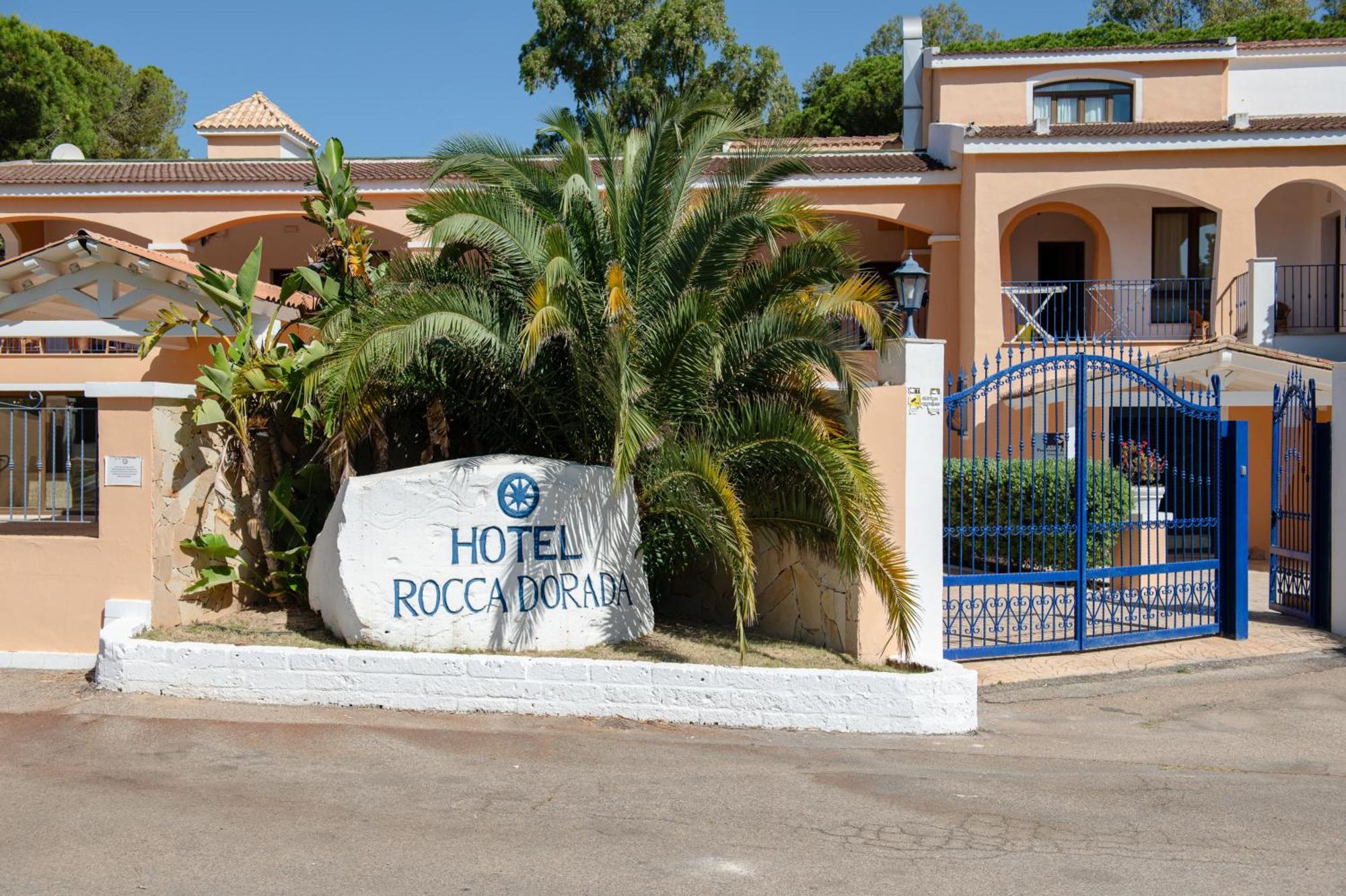 Amareclub Rocca Dorada Hotel Santa Margherita di Pula Exterior foto