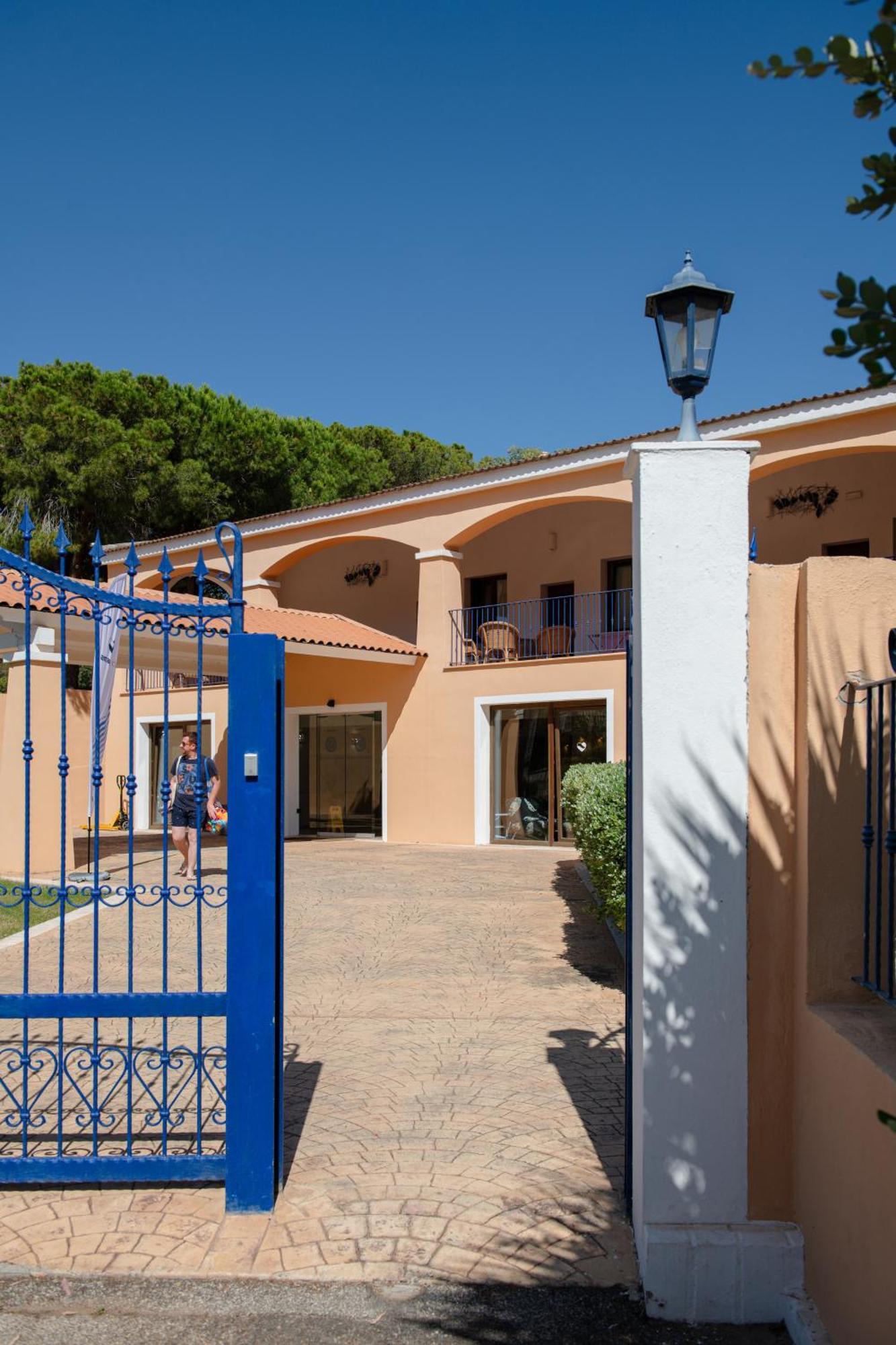 Amareclub Rocca Dorada Hotel Santa Margherita di Pula Exterior foto