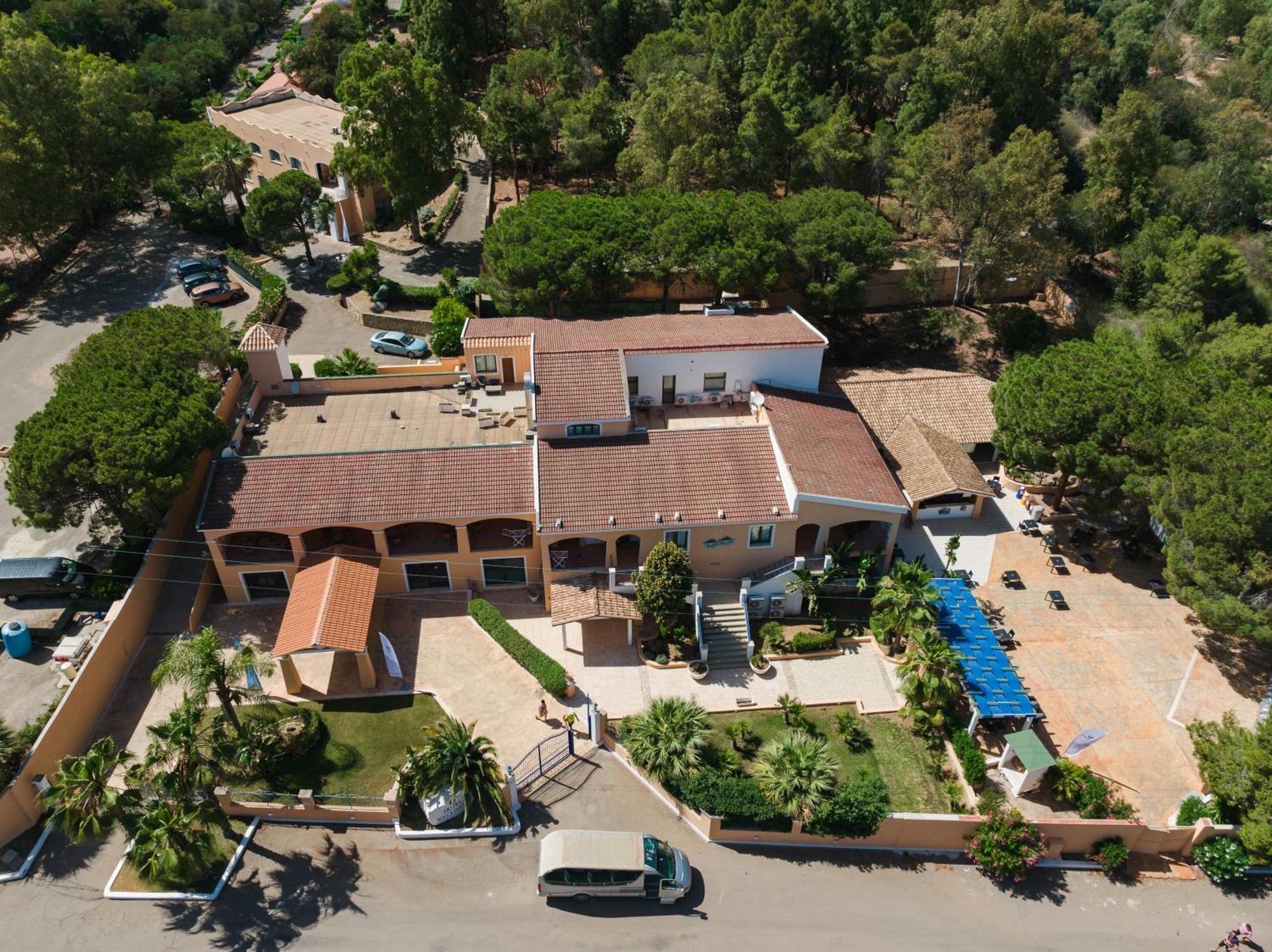 Amareclub Rocca Dorada Hotel Santa Margherita di Pula Exterior foto