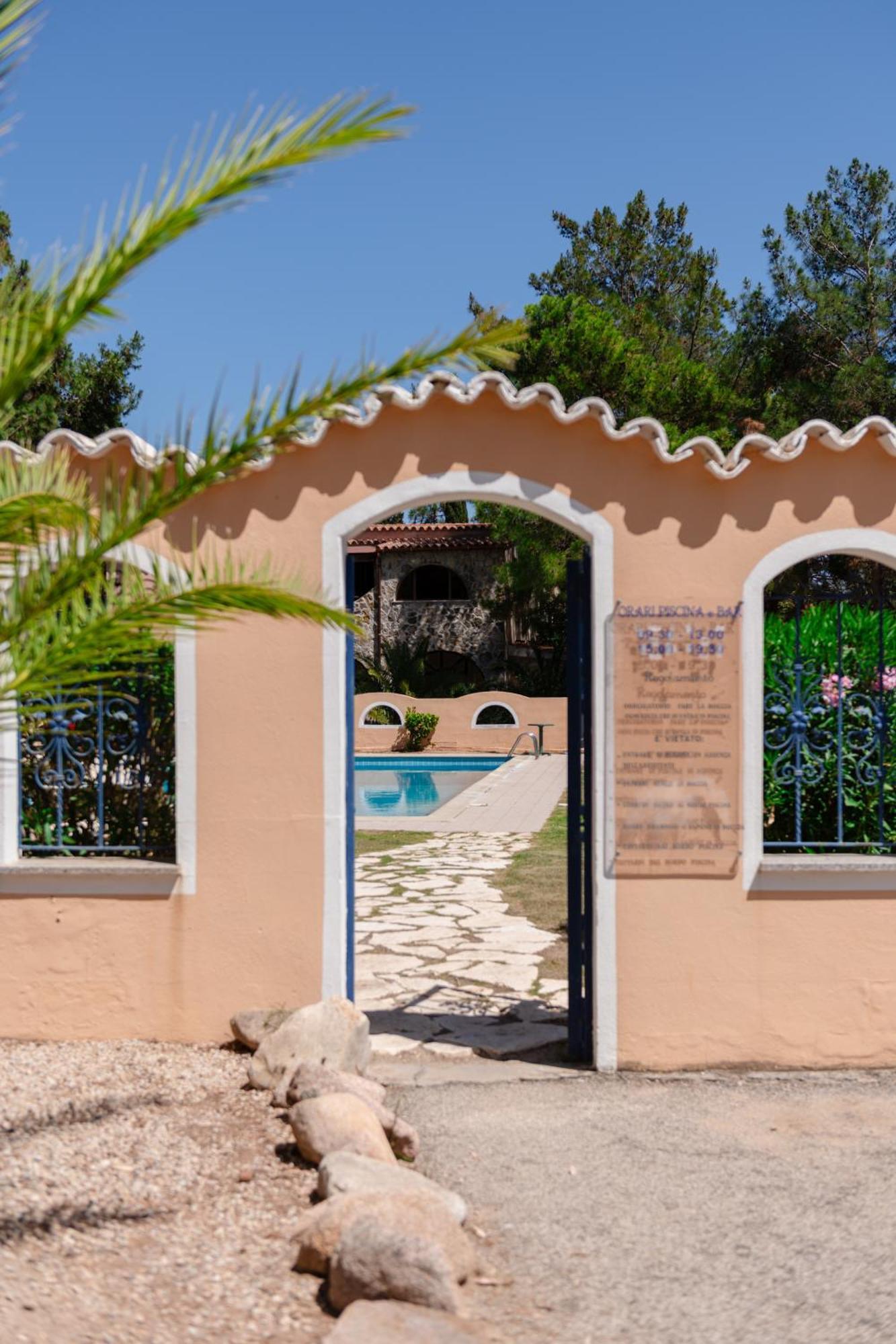 Amareclub Rocca Dorada Hotel Santa Margherita di Pula Exterior foto