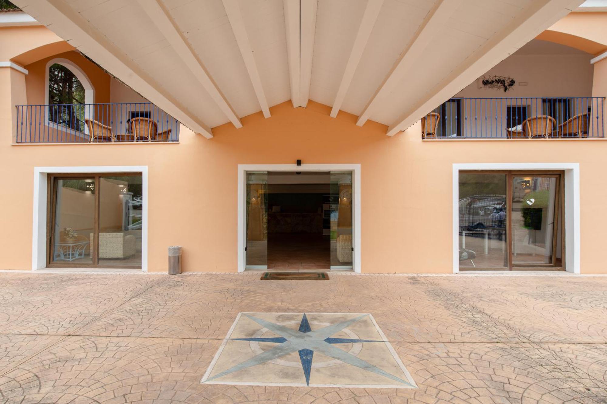 Amareclub Rocca Dorada Hotel Santa Margherita di Pula Exterior foto